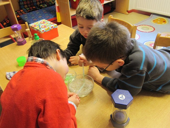 schwimmende Reisszwecken