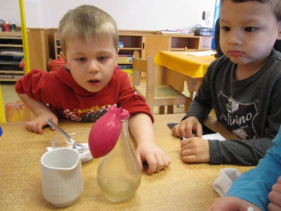 Wasser, Essig, Backpulver